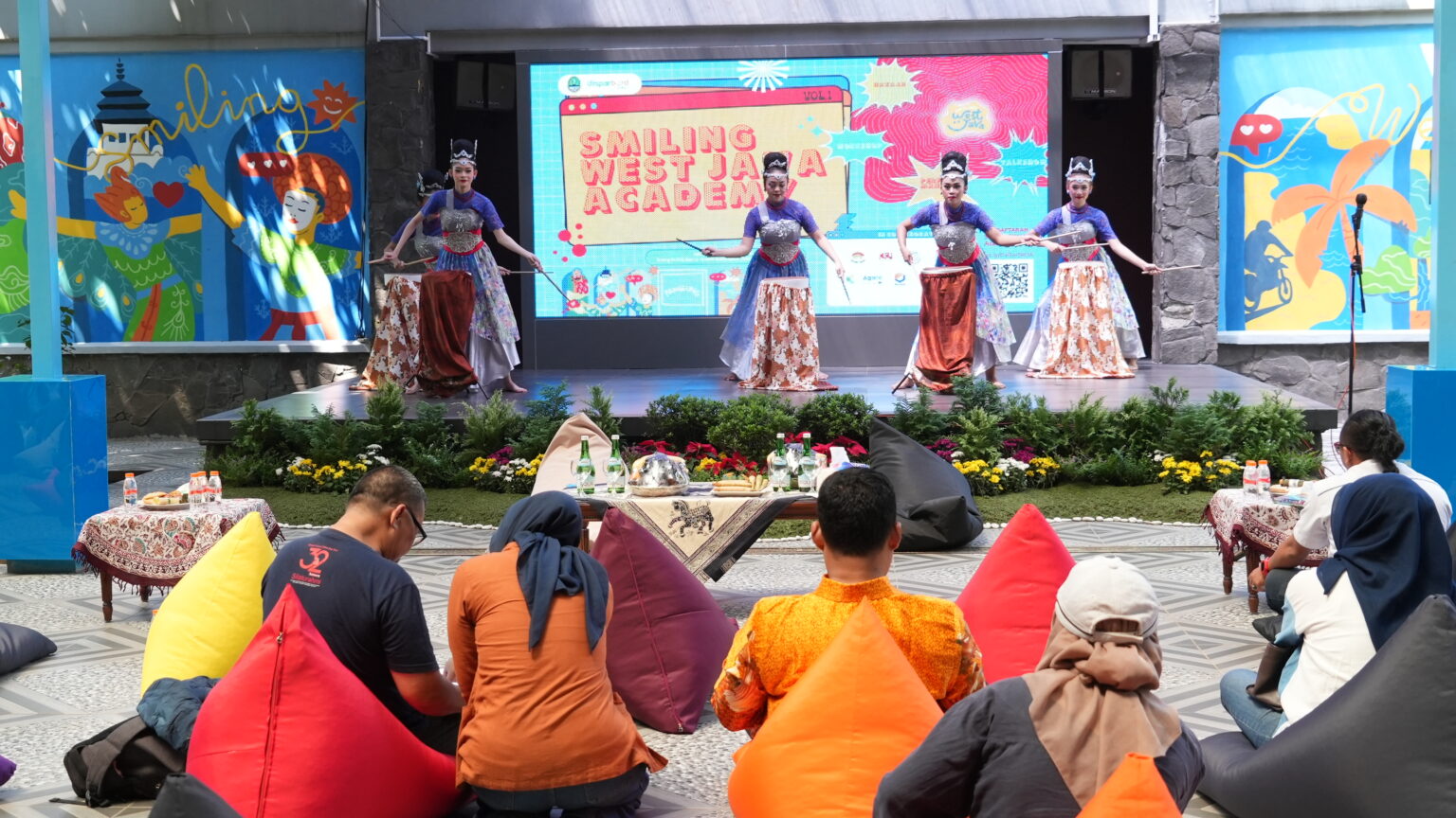 Pj Gubernur Resmikan Program Smiling West Java Academy, Langkah Aktivasi Ruang Publik Di Kantor Disparbud Jabar